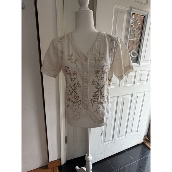 Erika and Company Beige Embroidered Floral Button Down Sleeveless Top Size S - Picture 2 of 9